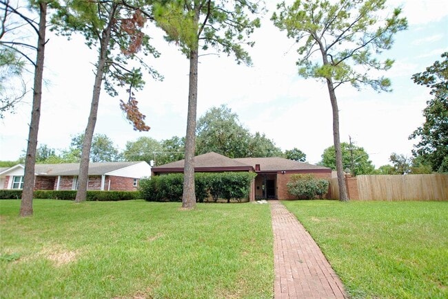 Building Photo - 9602 Highmeadow Dr