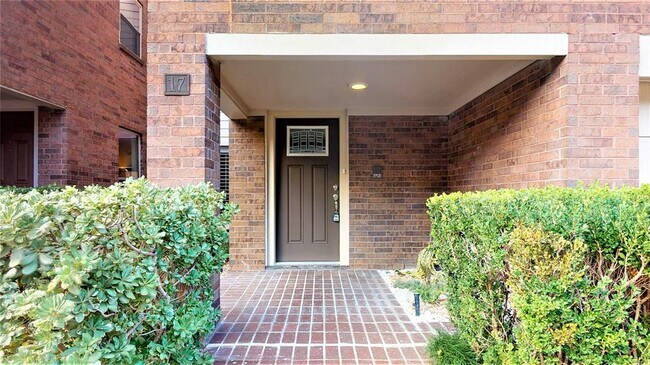 Foto del edificio - 4722 Post Oak Timber Dr