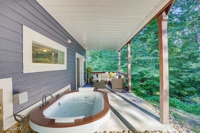 Building Photo - 4 br, 3.5 bath House - 50 Shelter Cove Drive