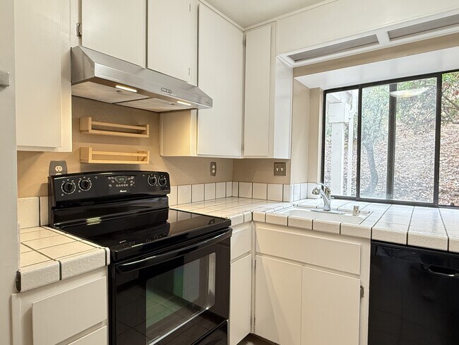 Foto del edificio - 77 Village Cir