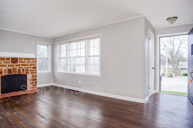 Building Photo - 3823 S Sterling Ave
