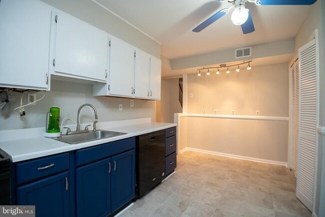 Building Photo - 839 Clifton Ave