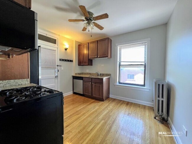 Foto del edificio - 0 bedroom in CHICAGO IL 60625