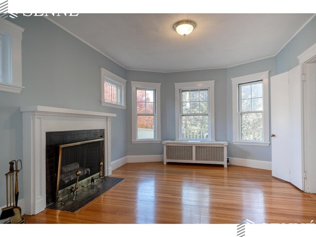 Building Photo - 21 Spruce St
