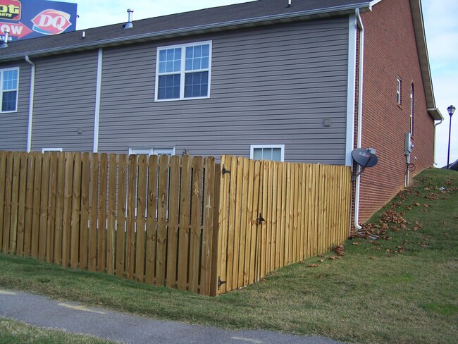 Photo - 2 bath, 2 car garage townhouse w/ bonus room and fenced yard