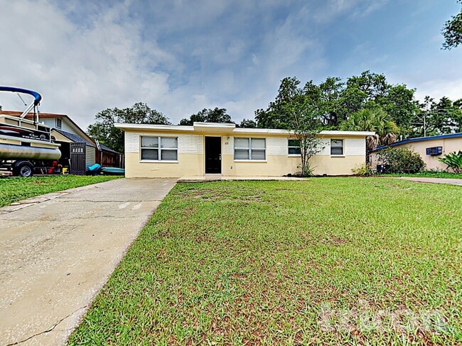 Building Photo - 651 12th Ave N