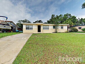 Building Photo - 651 12th Ave N