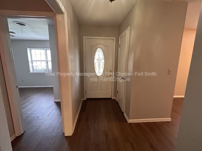 Foto del edificio - 6315 Crimson Ave