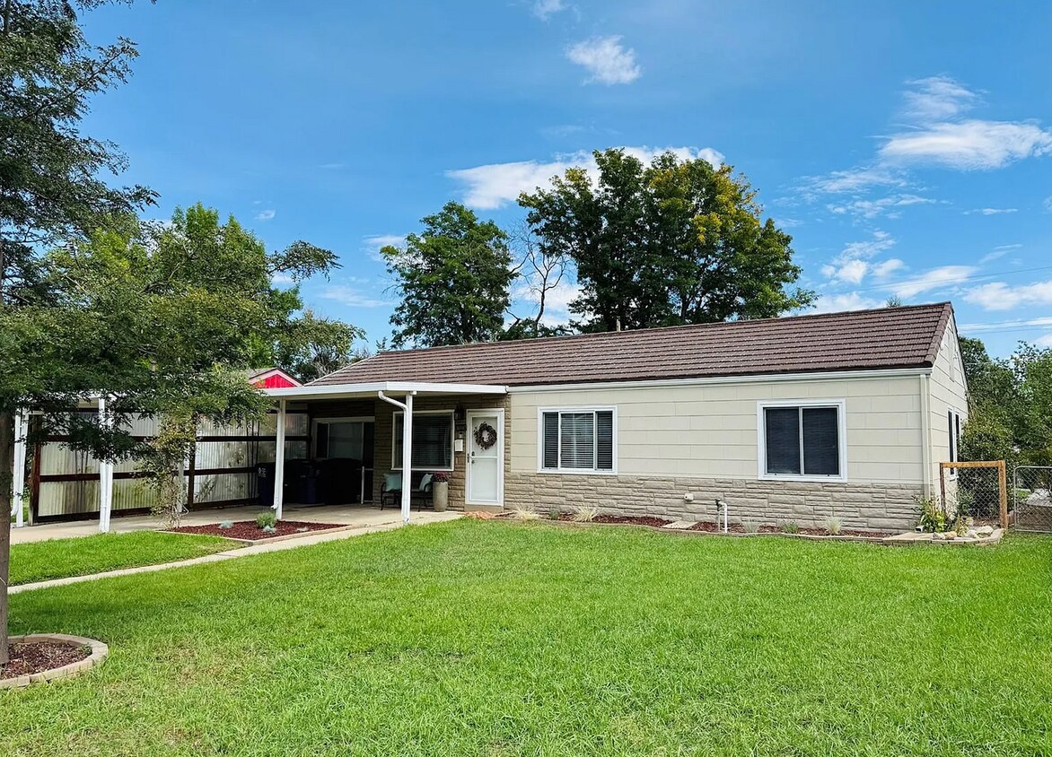 Foto principal - 3040 S Forest St