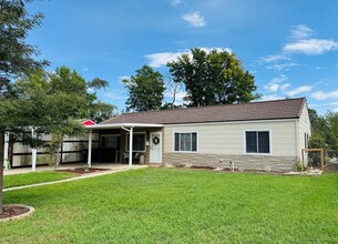 Building Photo - 3040 S Forest St