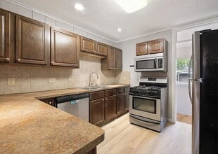 Building Photo - 1308 E Main St