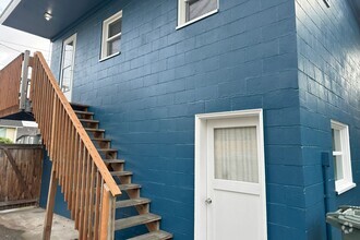 Building Photo - 2505 Baker Ave