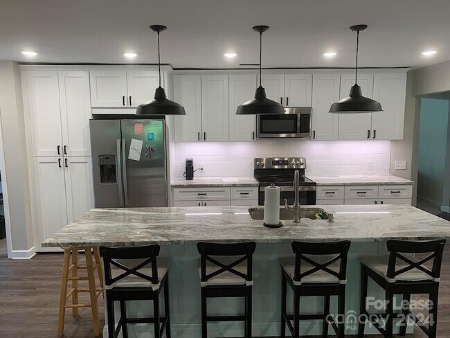 Foto del edificio - 4113 Old Stone Rd