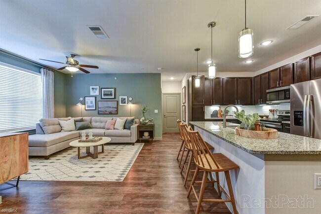 Foto del edificio - 329 E Colorado Blvd