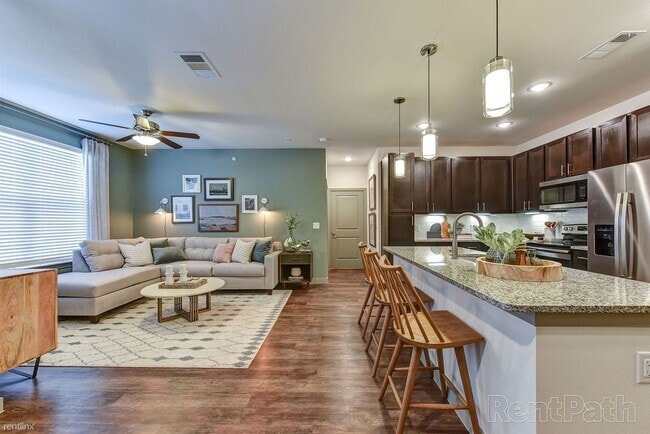 Building Photo - 329 E Colorado Blvd