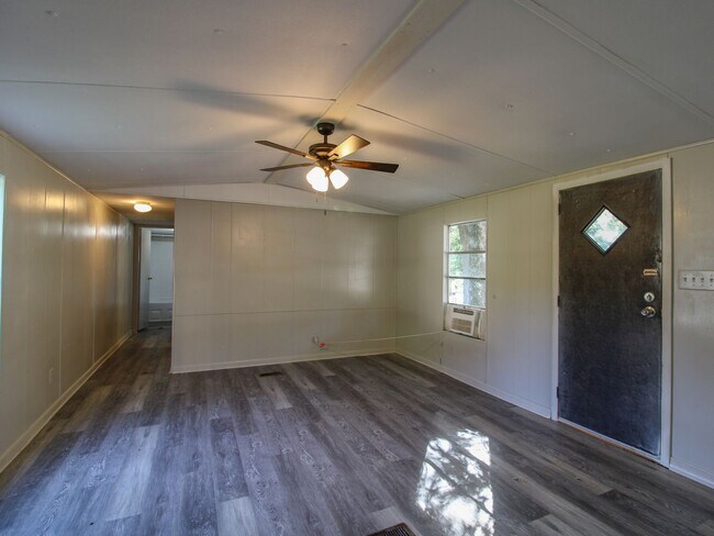 Foto del edificio - New Rental at River Road Estates!