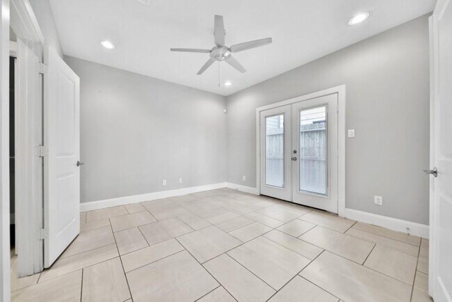 Foto del edificio - 5537 Larkin St