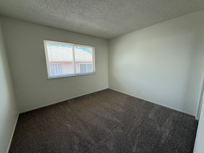 Building Photo - Beautifully Updated 2 Bed, 1 Bath Townhome-Style Condo in Auburn Greens!