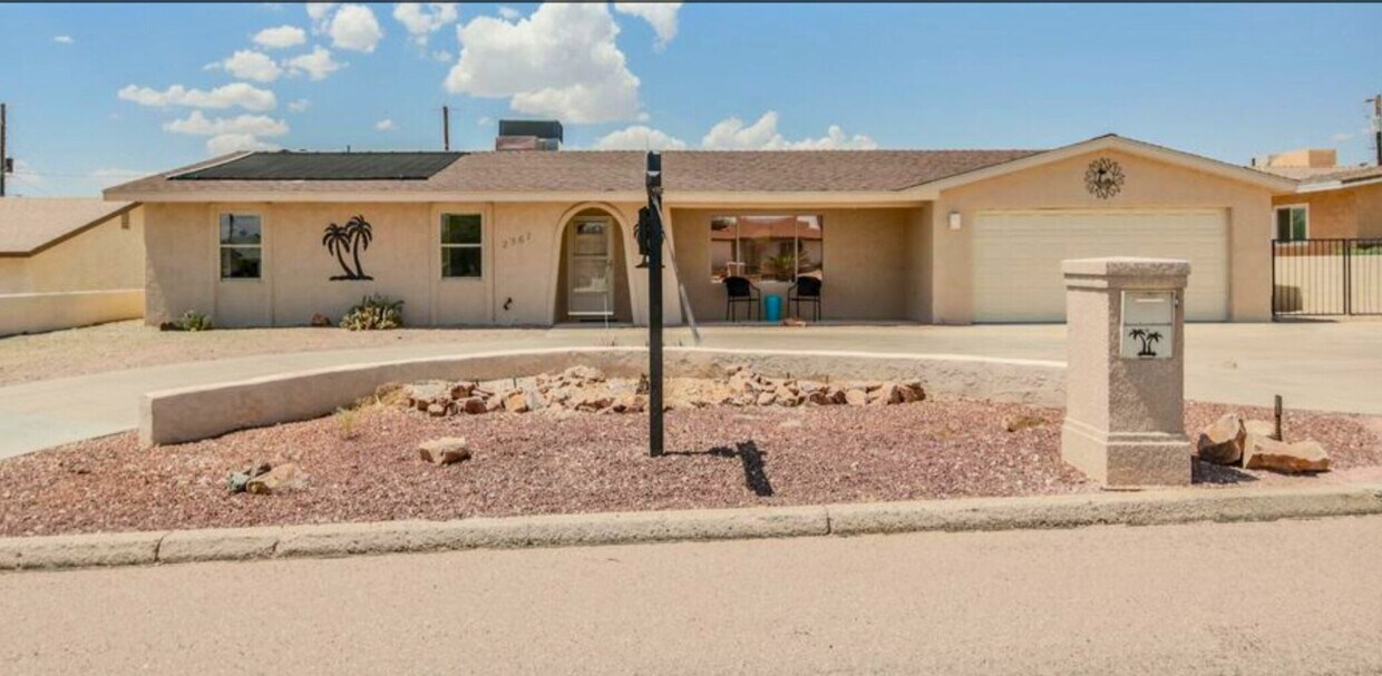 Primary Photo - Available Now! Unfurnished Longterm POOL H...