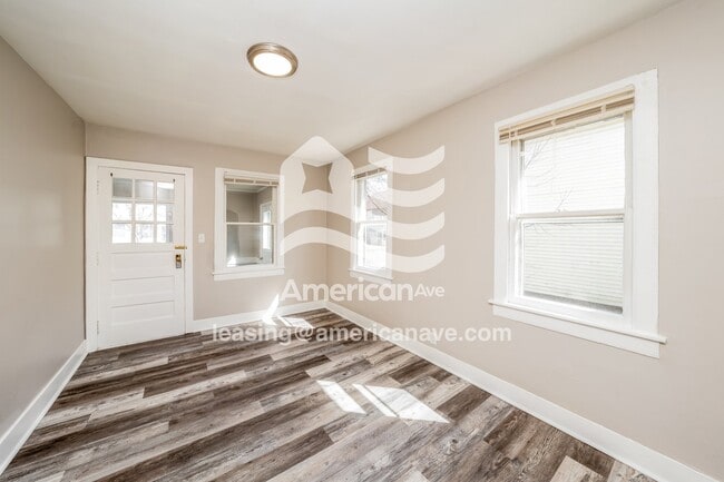 Building Photo - 709 W Broad St