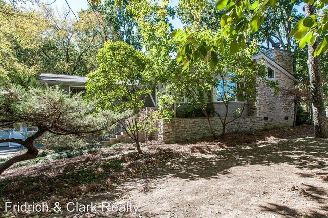 Building Photo - 3 br, 2.5 bath House - 743 Georgetown Drive