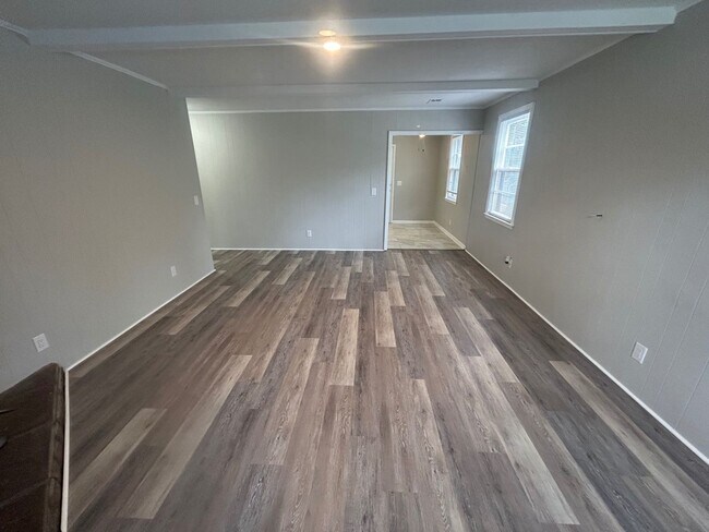 Building Photo - Mountain Brook Drive B&amp;B General Brick...