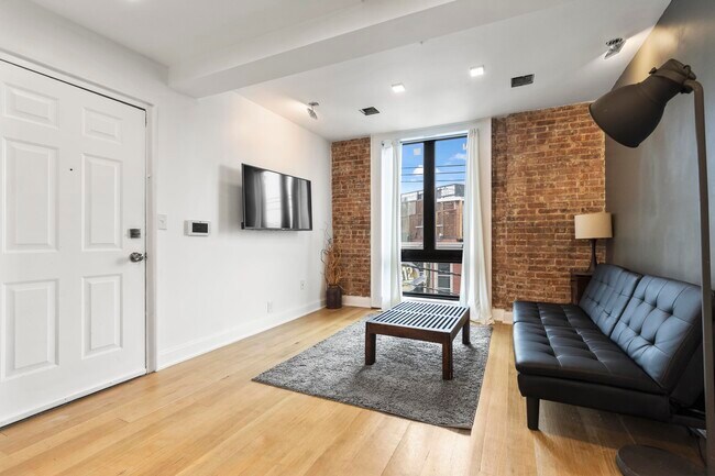 Foto del edificio - 304 Paterson Plank Rd