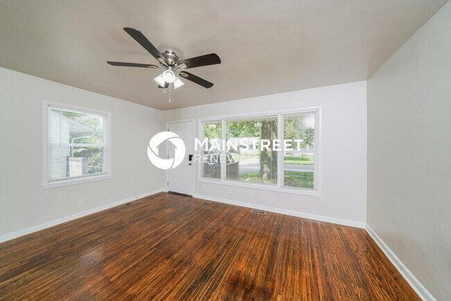 Foto del edificio - 4 Bedroom Pet-Friendly Home in Louisville, KY with Main Street Renewal