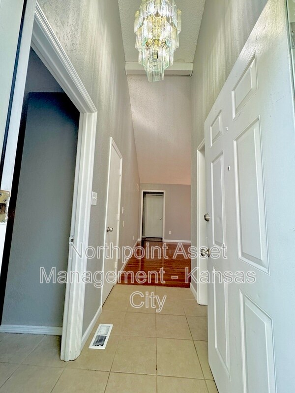 Foto del edificio - 9541-9543 Manning Ave