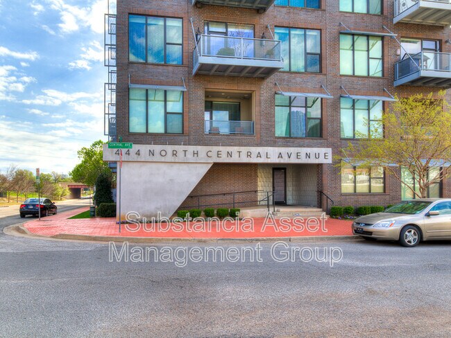 Foto del edificio - 444 N Central Ave