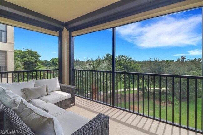 Foto del edificio - 7008 Pelican Bay Blvd