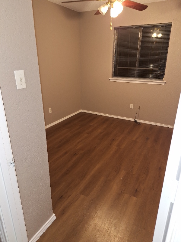 Foto del edificio - 4529 Compass Ct