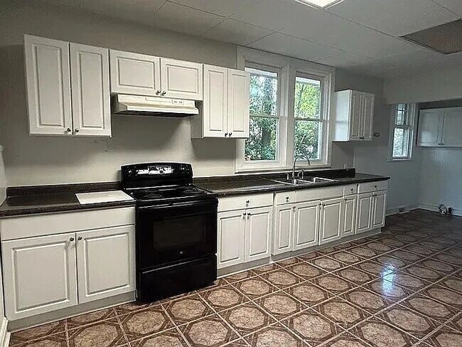 Building Photo - "Charming 3-Bed, 2-Bath Oasis in Anderson – Your Perfect Retreat Awaits!"