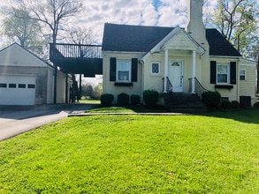 Building Photo - 1682 Old Paris Rd