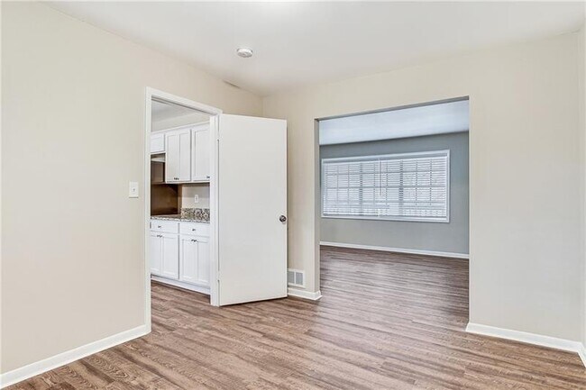 Foto del edificio - 3881 Bressler Cir