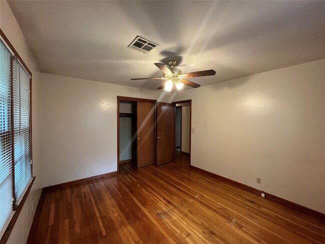 Building Photo - 511 Fleetwood Dr