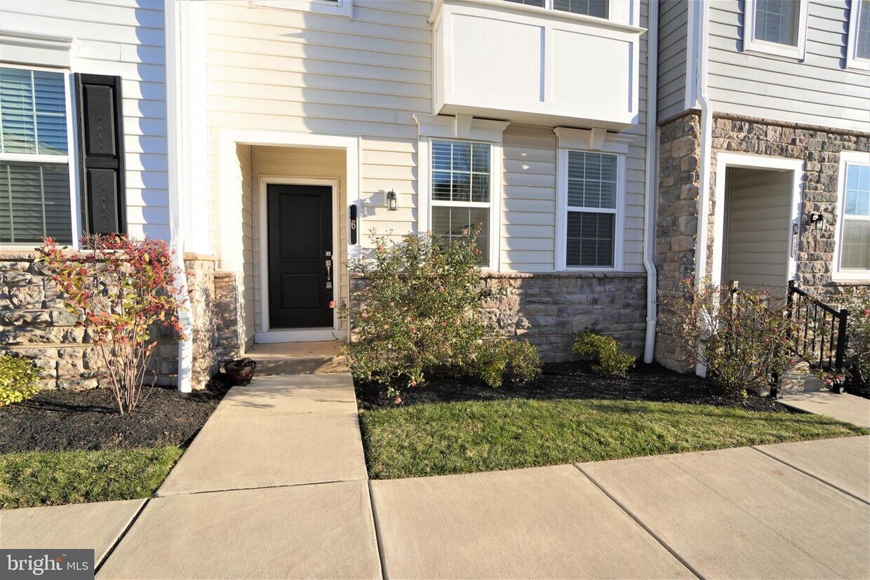 6 Manchester Dr, Hatboro, PA 19040 Townhouse for Rent in Hatboro, PA