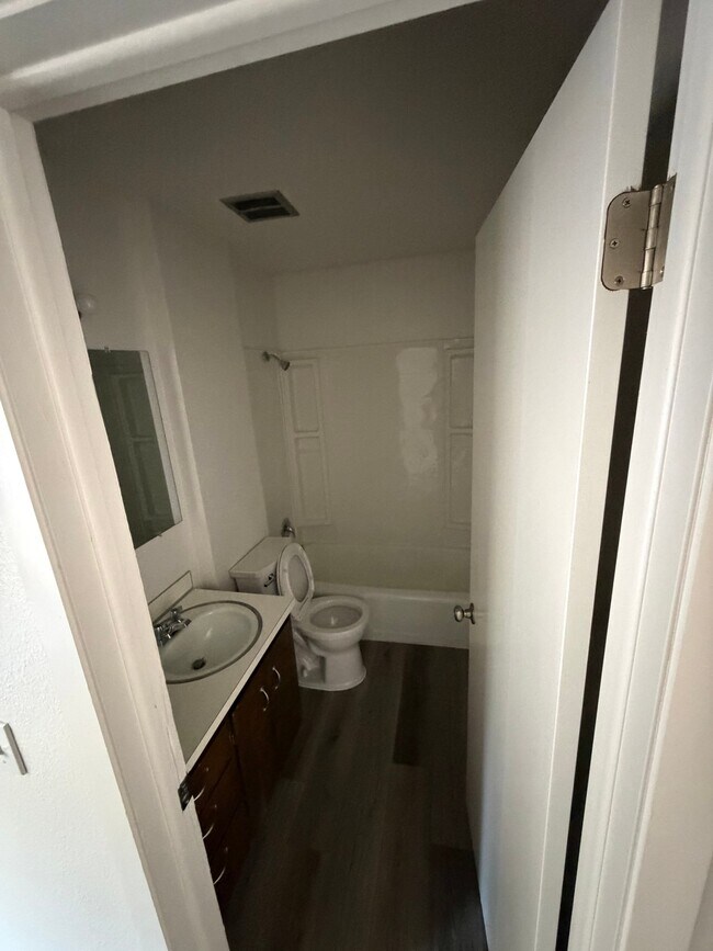 Foto del edificio - 770 E 275 N