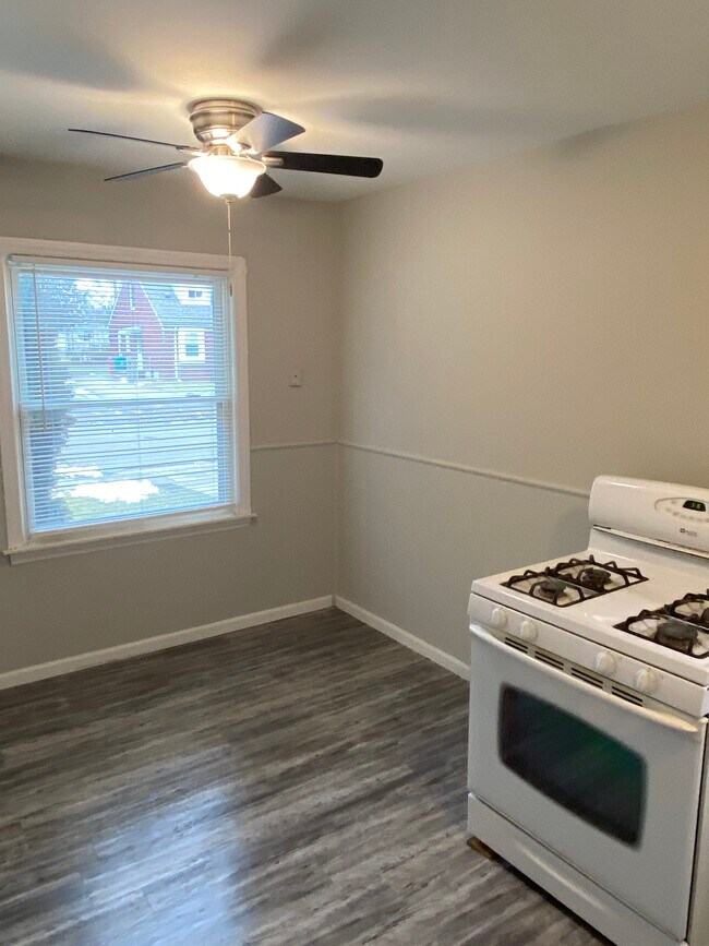 Foto del edificio - 23708 Brittany Ave