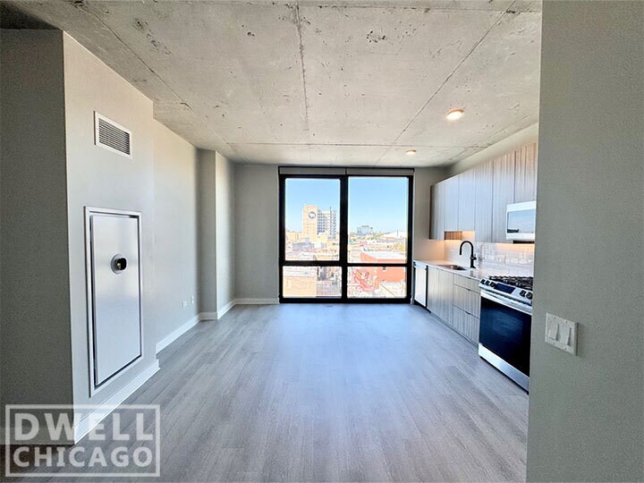 Foto principal - 4613 N Broadway St