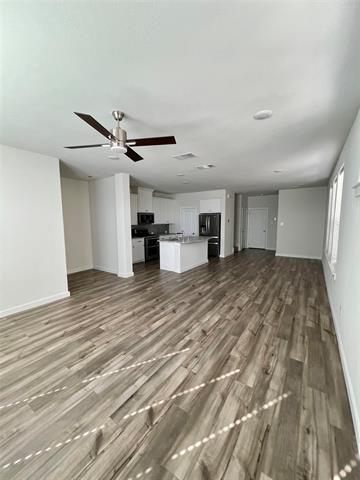 Foto del edificio - 320 Spring Hill Rd