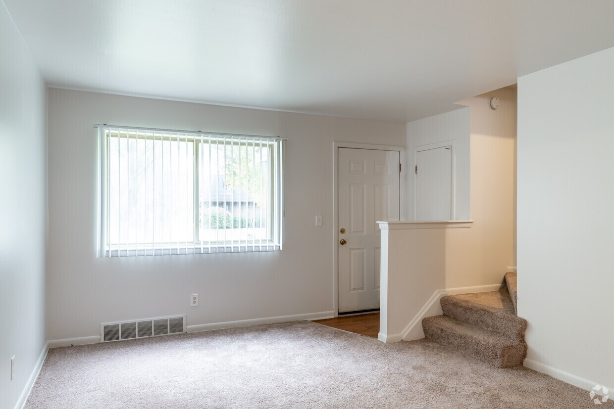 Village Townhomes Apartments in Midland, MI