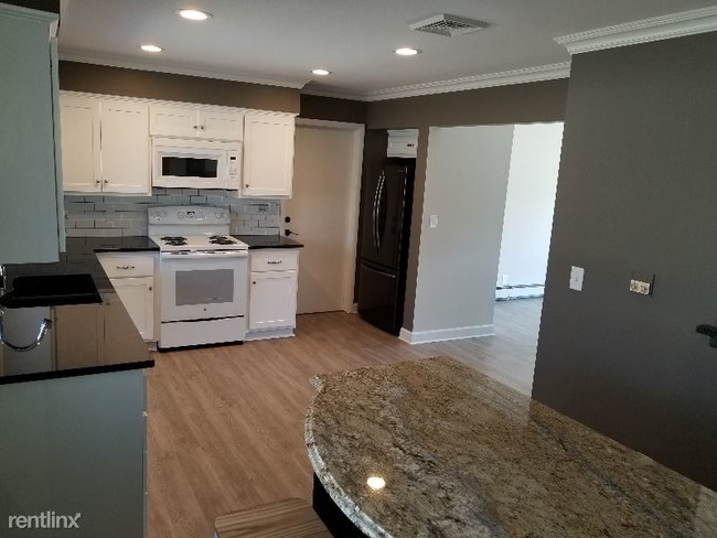 Building Photo - 5 br, 3 bath House - 13385 Kenmar Ct
