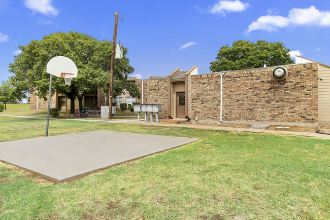 Building Photo - Western Heights Apartments