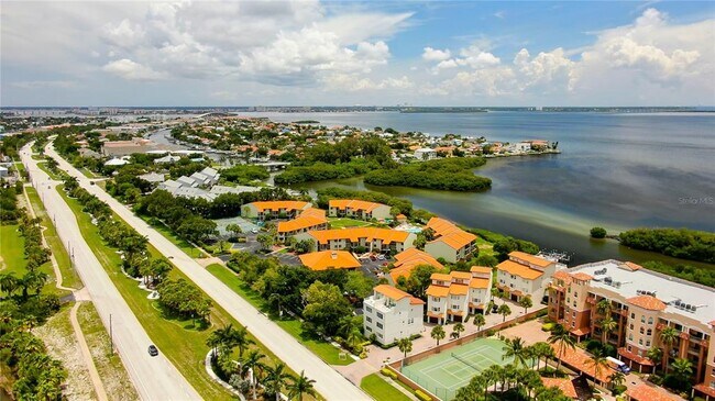 Foto del edificio - 1575 Pinellas Bayway S