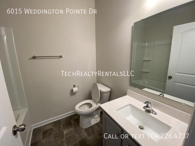Foto del edificio - 6015 Weddington Pointe Dr
