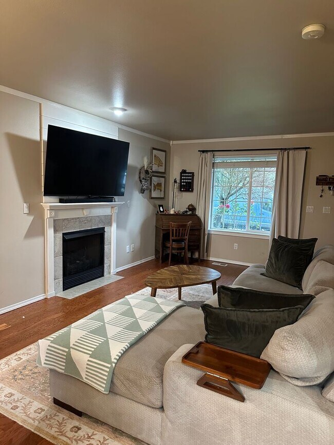 Foto del edificio - Beautiful 3BR / 2.5BA Near JBLM — Available December 23rd