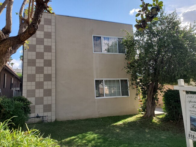 Foto del edificio - 1128 Raymond Ave