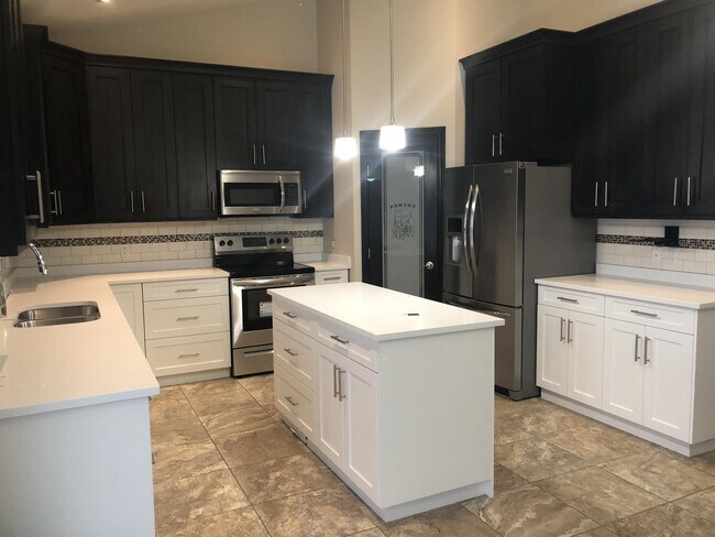 Photo du bâtiment - 10704-10109 109 St