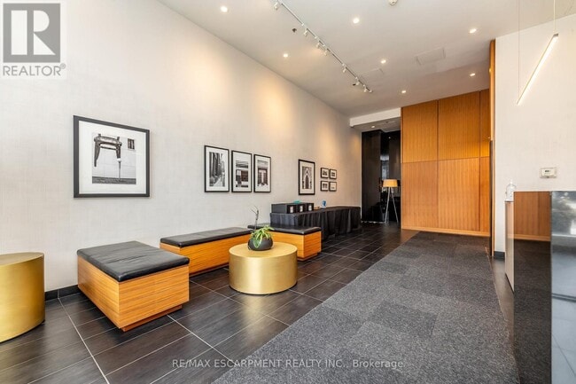Photo du bâtiment - 510-510 King St E